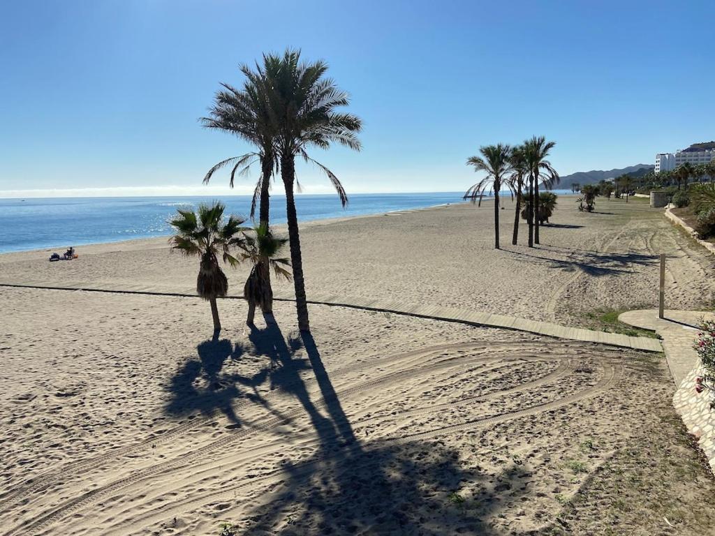 A Stunning 2 Bedroom Apartment 5 Min Walk To The Beautiful Beaches Of Vera Playa Playas de Vera Bagian luar foto