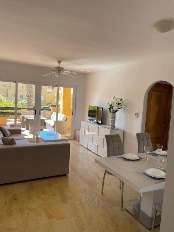 A Stunning 2 Bedroom Apartment 5 Min Walk To The Beautiful Beaches Of Vera Playa Playas de Vera Bagian luar foto